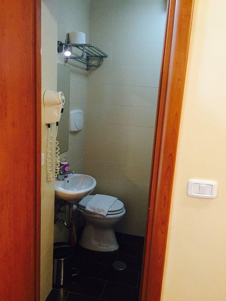 Zhihua Guest House 罗马 外观 照片